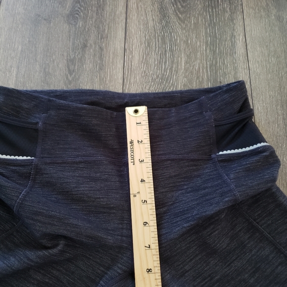 LULULEMON black and grey leggings Capri pants women's size 6 - Picture 8 of 9